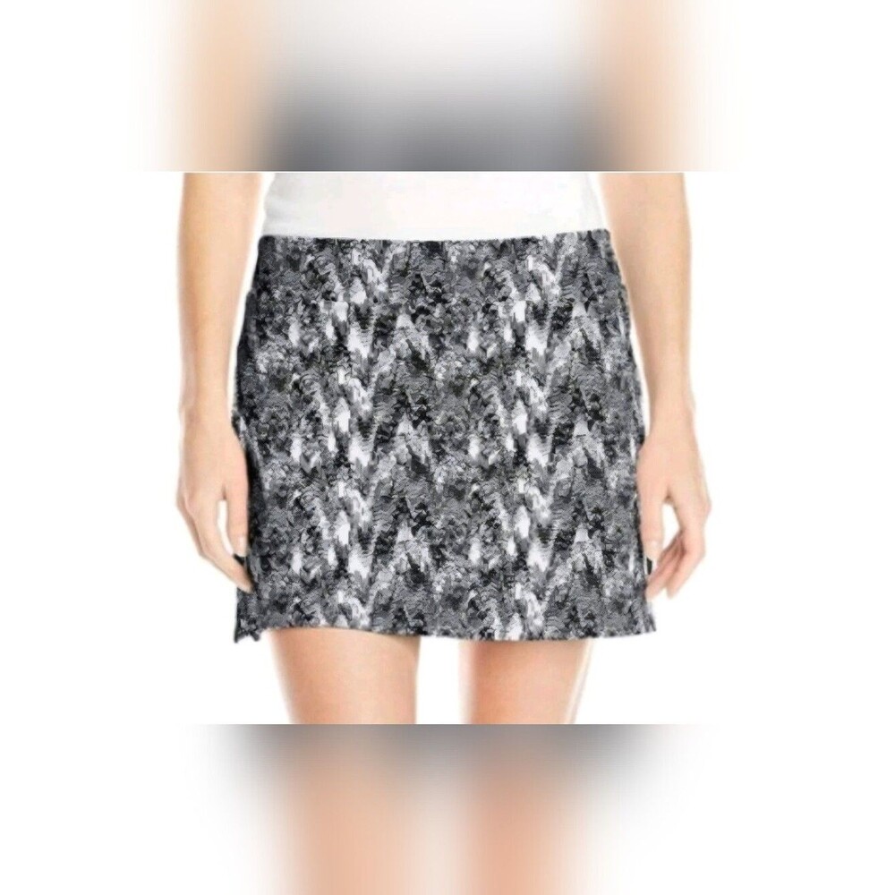 Tranquility Black White Patterned Athletic Women's Skort Size Medium Ai-3475